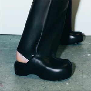 9. ZARA QUILTED LEATHER CLOGS STRAP